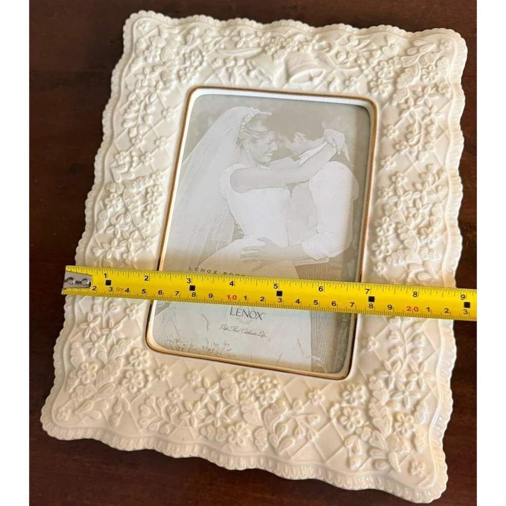 Lenox Ivory Porcelain Wedding Promises Collection  5 x7 Photo Picture Frame